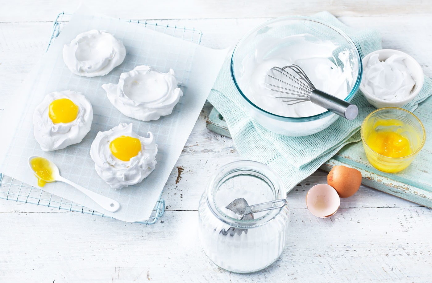 Meringue eggs