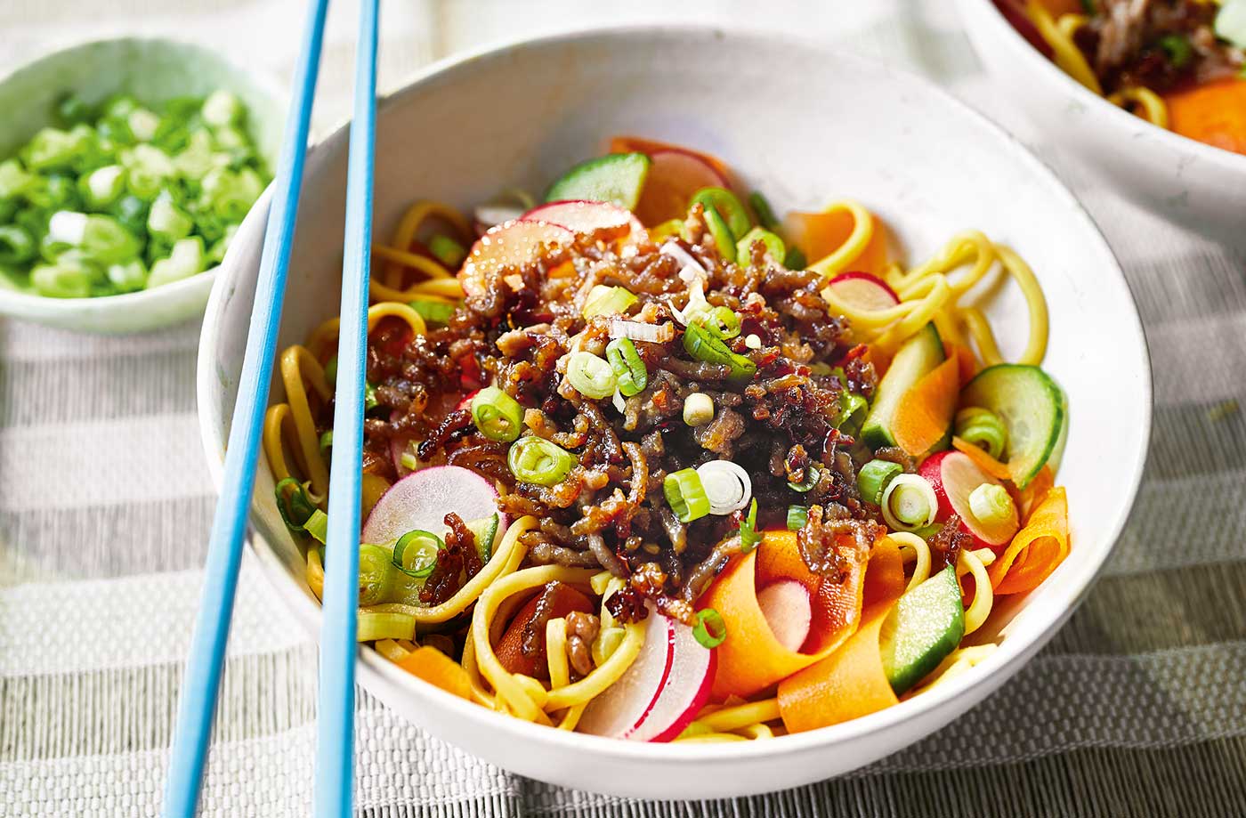 Spicy noodle salad bowl