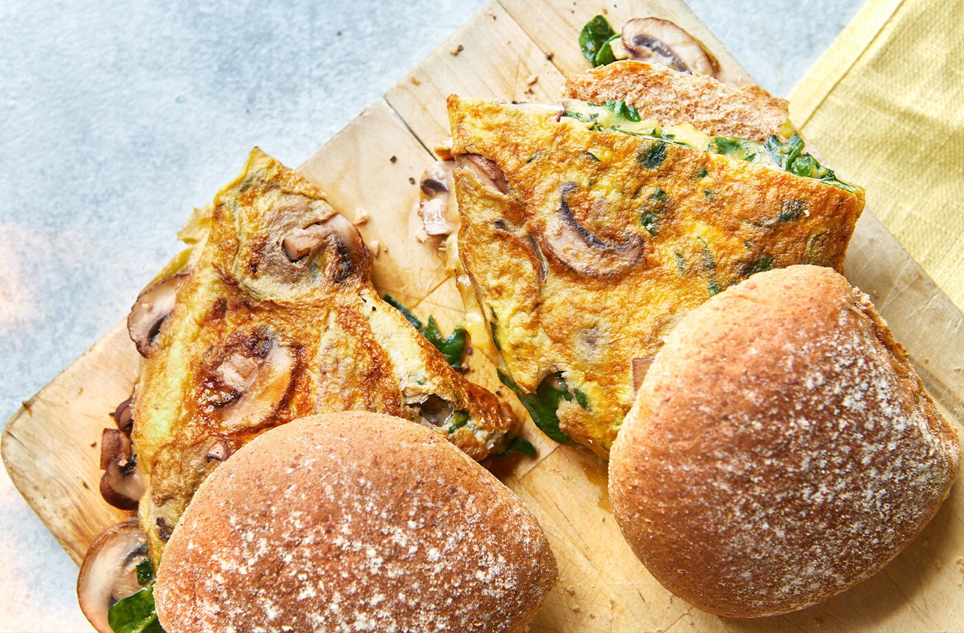 Mushroom and spinach omelette buns