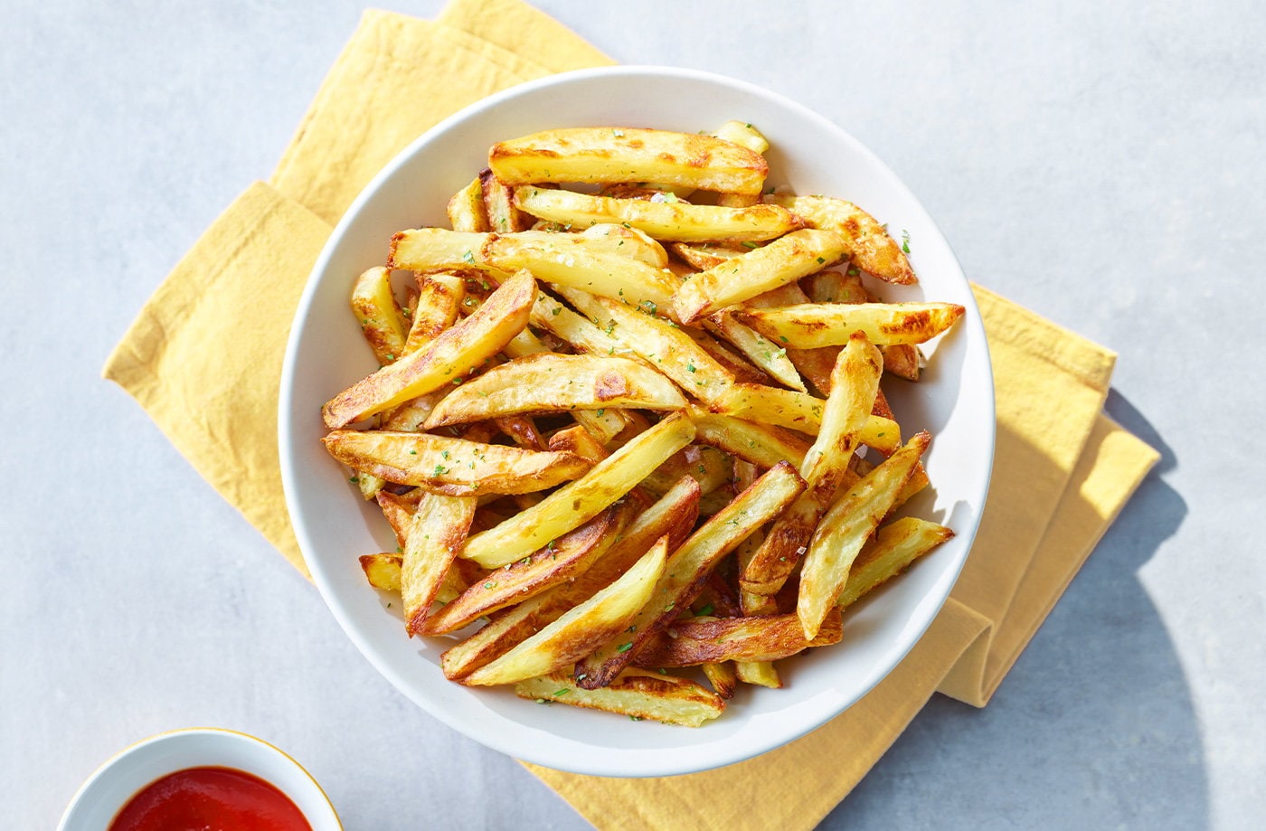 Oven chips with rosemary salt