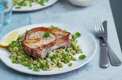 Image of "Pork chops with bean and pea mash"