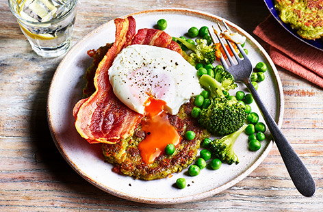 Image of "Broccoli and pea fritters with bacon and eggs"