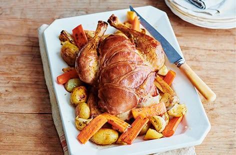 Image of "Bacon-wrapped roast chicken with lemons and potatoes"