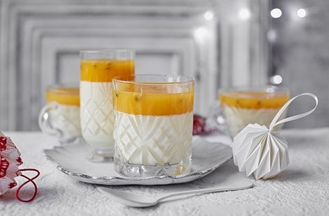 Image of "Passion fruit and prosecco jellies with panna cotta"
