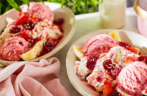Image of "'Glast-home-berry' banana split"
