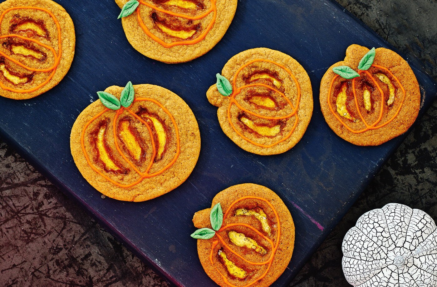 Glowing gingerbread pumpkins