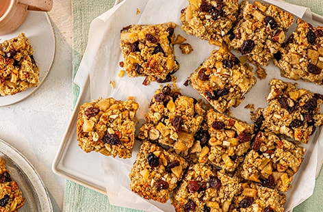 Image of "Apple crumble oat bars"