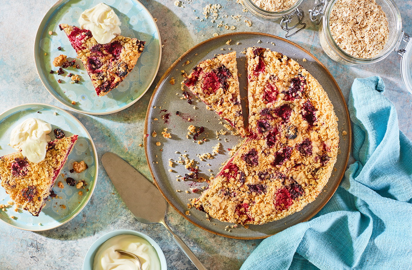 Berry oat crumble tart