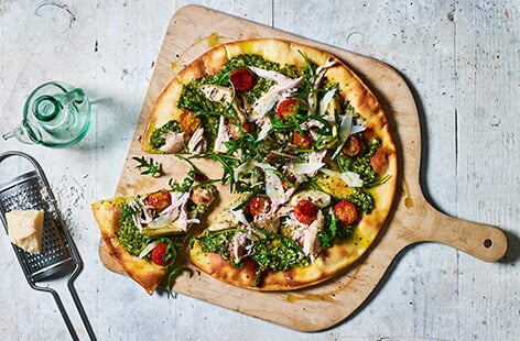 Image of "Chicken and pesto pizzas"