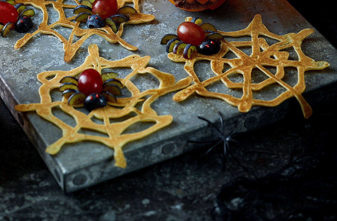 3-ingredient spider's web pancakes with fruity spiders