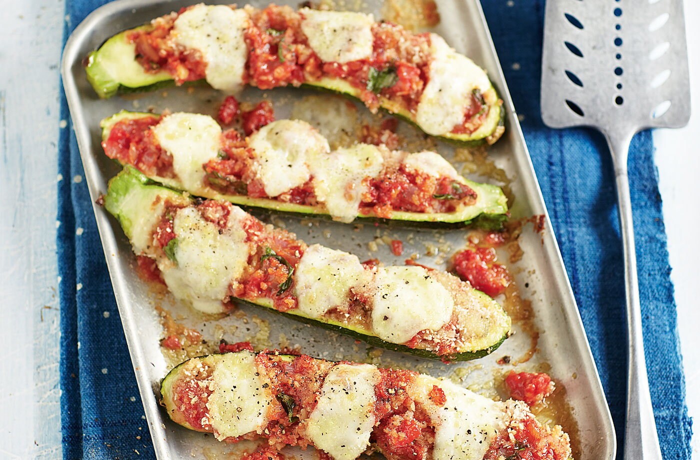 Stuffed courgettes with rocket salad