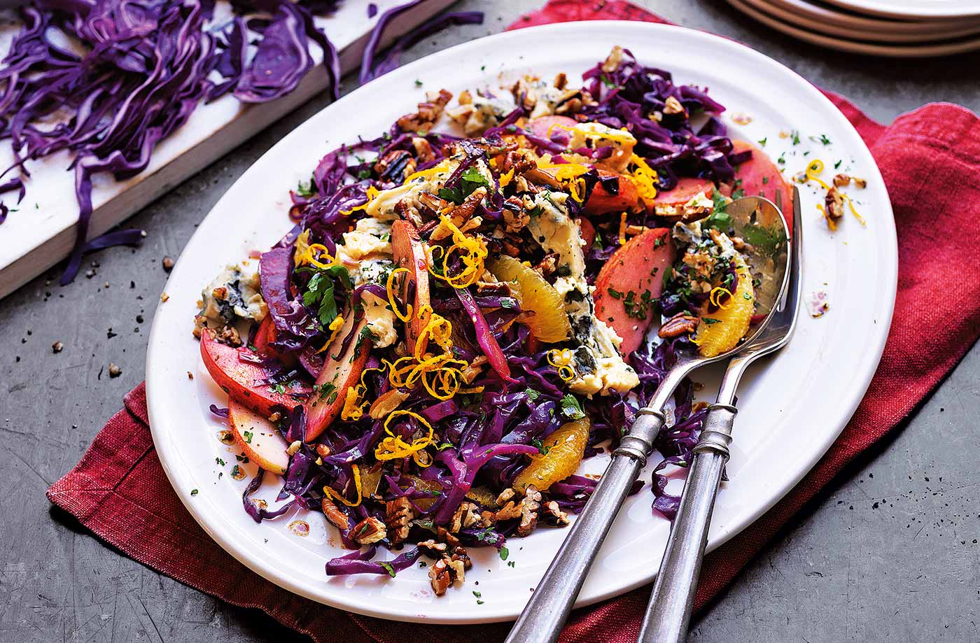 Red cabbage, pecan and blue cheese salad