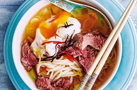 Image of "Udon noodle broth with beef and leeks"