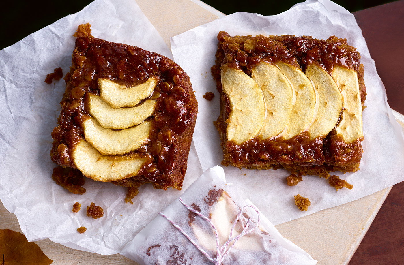 Toffee apple traybake (parkin)