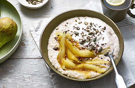 Image of "Citrus-poached pears with cinnamon porridge"