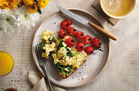 Image of "Green scrambled eggs with roasted tomatoes"