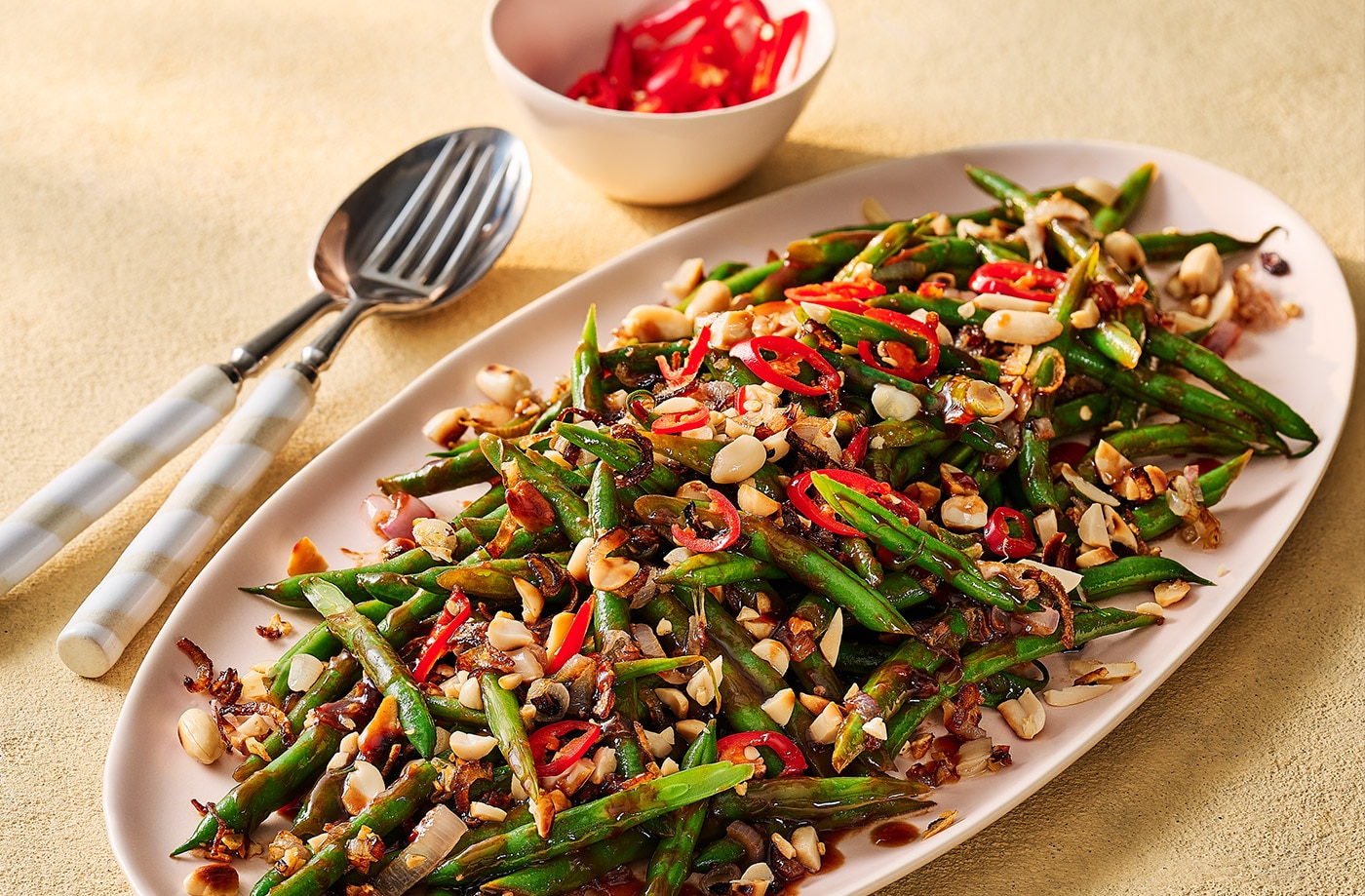 Sticky tamarind and peanut green beans