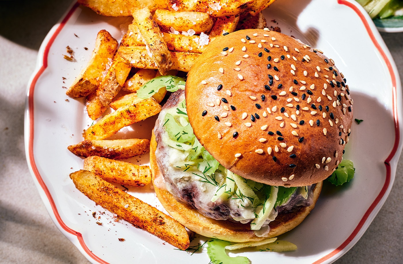 1400x919_Gorgonzola-burgers-with-Cajun-fries