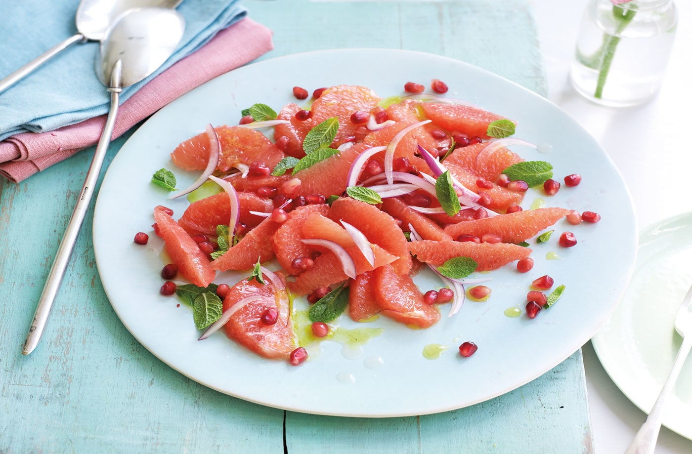 Pink grapefruit, honey and mint salad