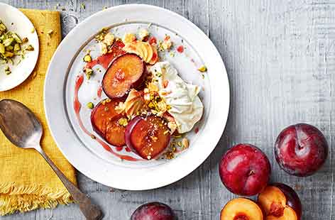 Image of "Honey-baked plums with mascarpone"