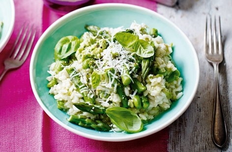 Image of "Broad bean risotto with asparagus pesto"