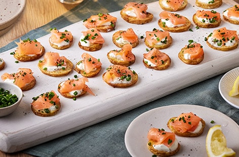 Image of "Crispy potato with soured cream and smoked salmon"