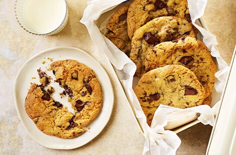Image of "Crispy-but-chewy choc-chip cookies"