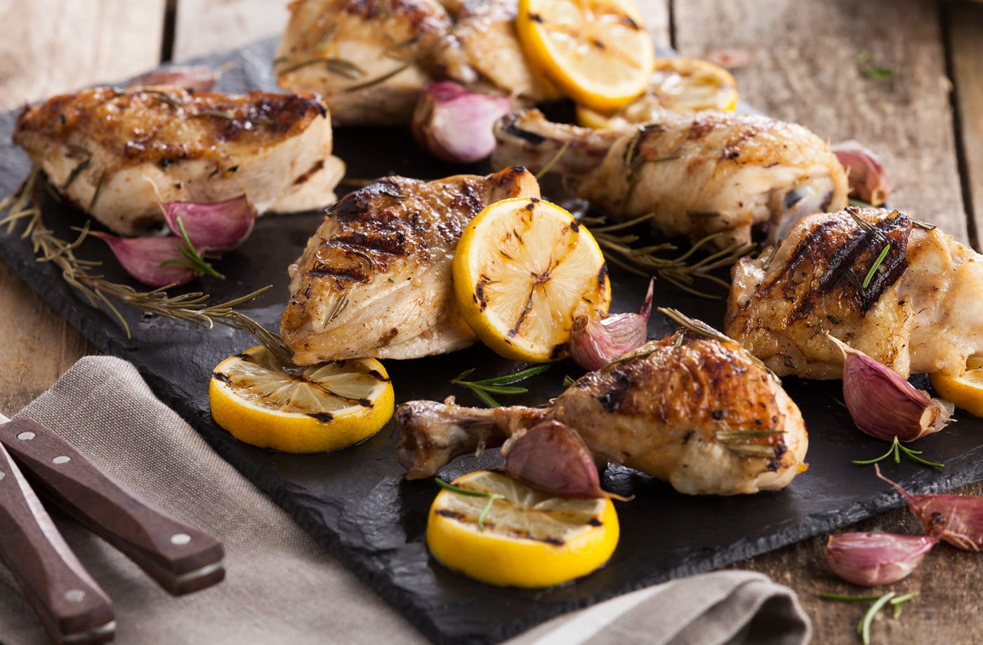 Barbecue chicken with lemon and garlic