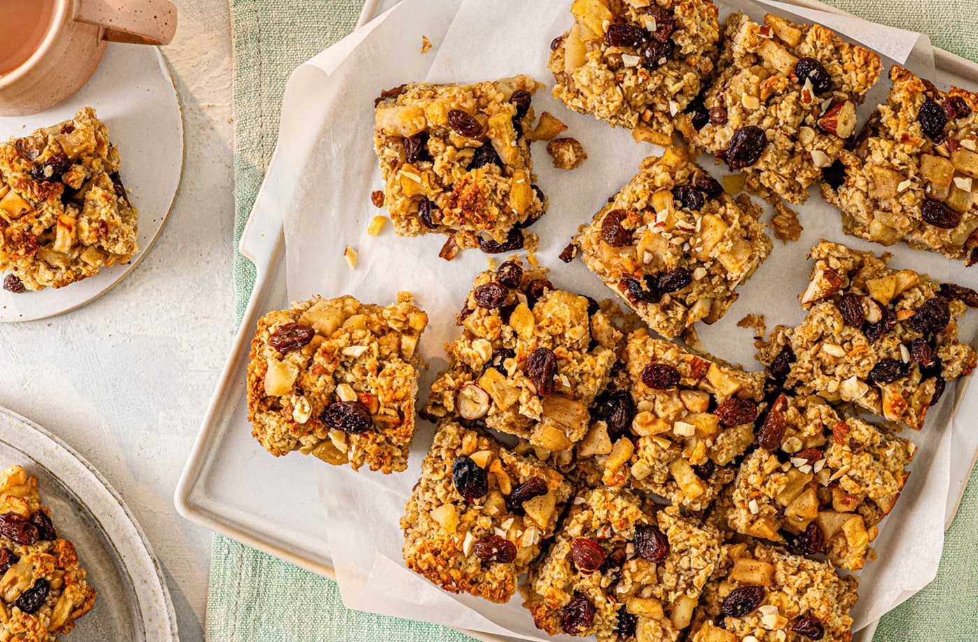 Apple crumble oat bars