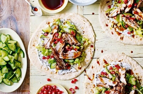 Image of "Chicken shawarma flatbreads with yogurt"