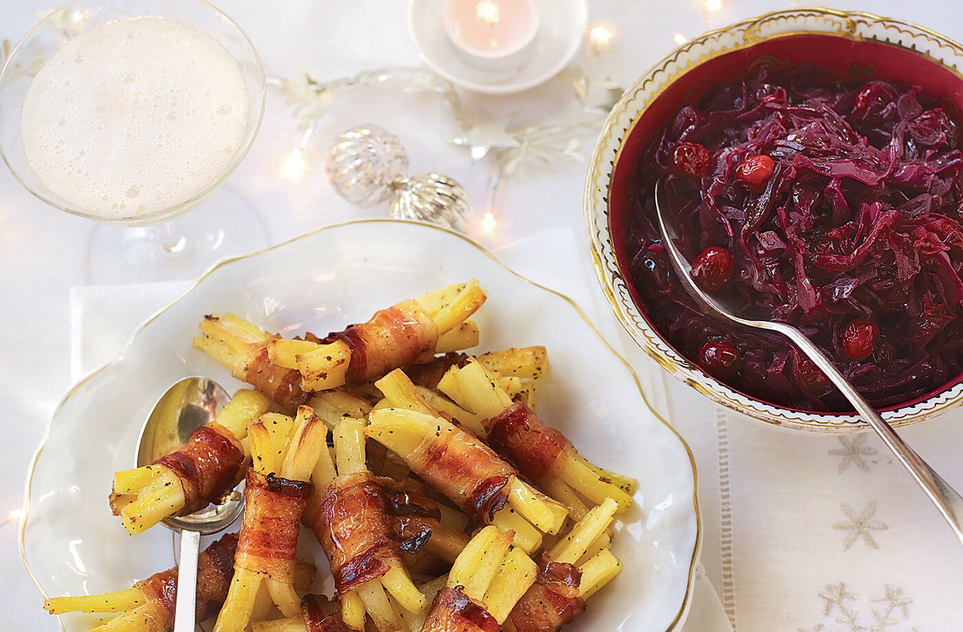 Slow-cooked red cabbage with cranberries