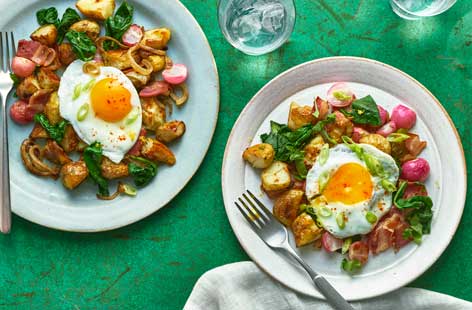 Image of "Potato hash with bacon and fried eggs"