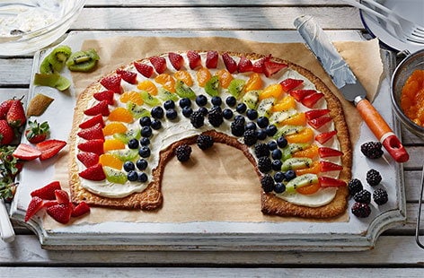 Image of "Rainbow fruit pizza"
