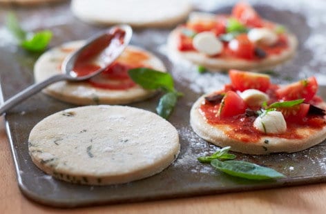 Image of "Gluten-free basil pizza"
