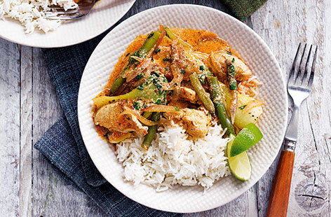 Image of "Red chicken curry"