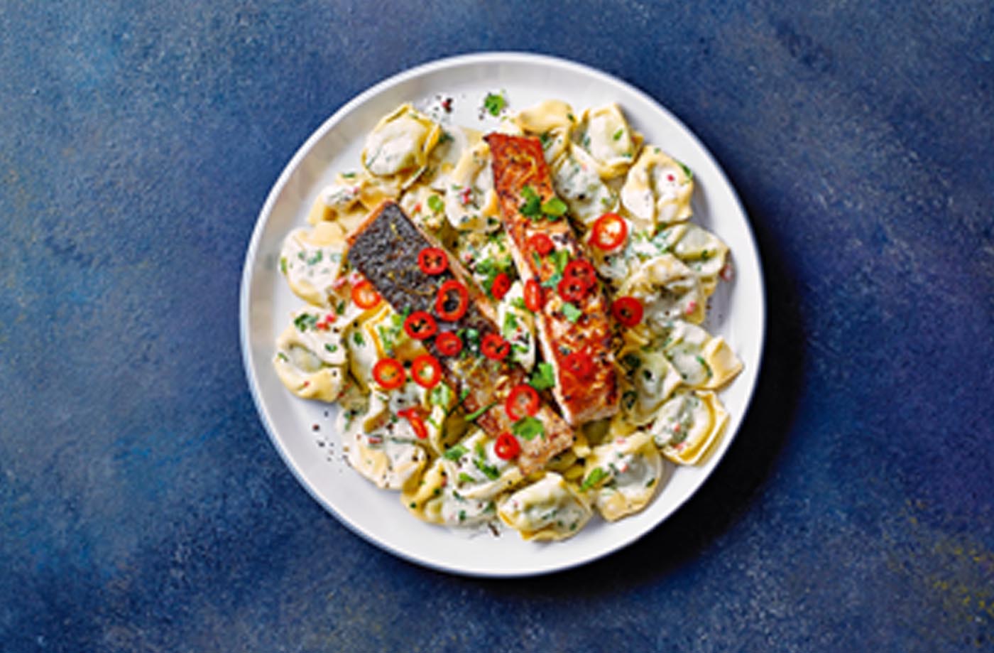 Spinach and ricotta tortelloni with spicy salmon