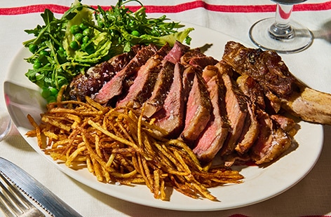 Image of "Côte de boeuf with matchstick fries"