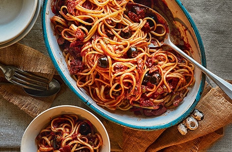 Image of "One-pot linguine with olives, capers and sundried tomatoes"
