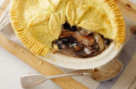 Image of "Gluten-free chicken and mushroom pie"