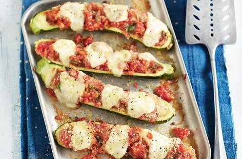 Image of "Stuffed courgettes with rocket salad"