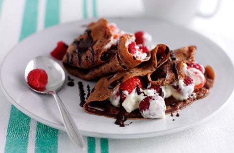 Image of "Chocolate pancakes with berries and yogurt"
