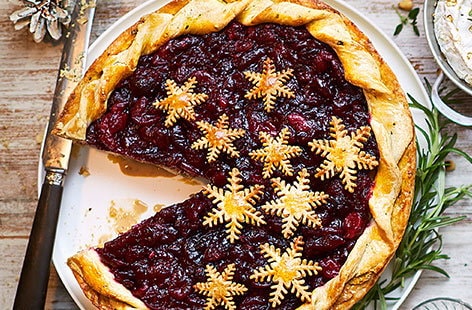 Image of "Chicken, mushroom and cranberry pie"