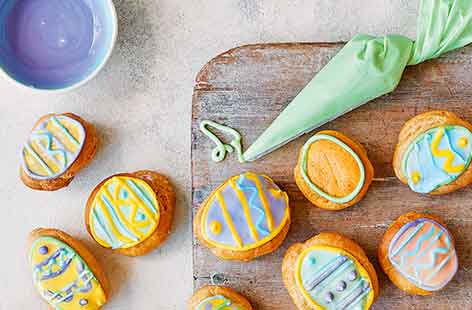 Image of "Mini Easter egg choux buns"
