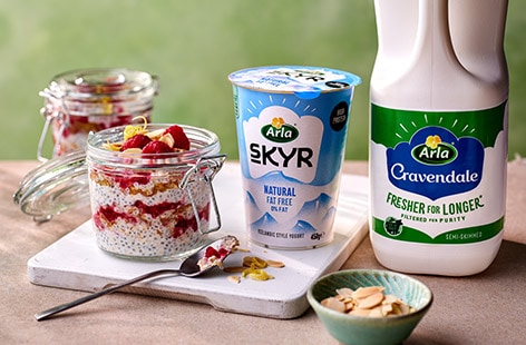 Image of "Almond and raspberry protein overnight oats"