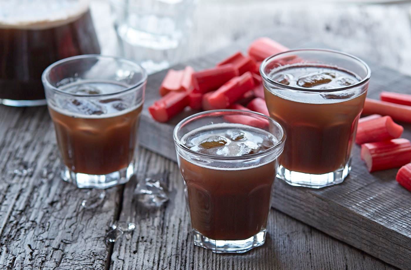 Rhubarb iced tea