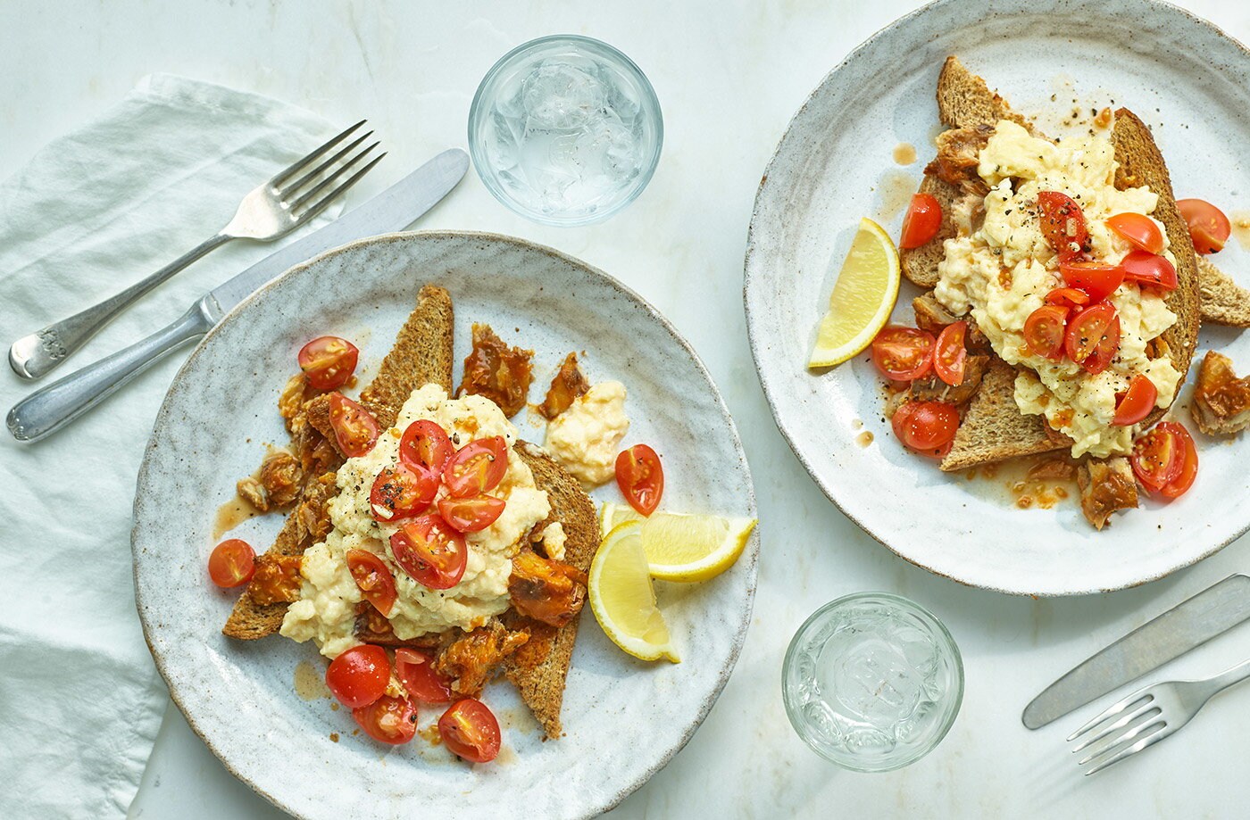 Sardines and scrambled eggs with spicy tomatoes