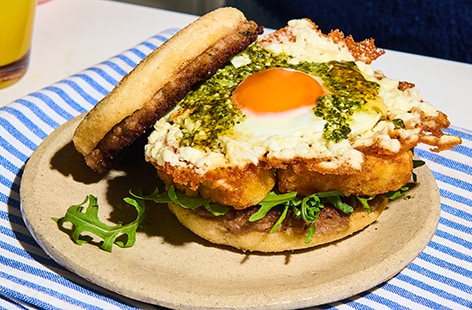 Image of "Pesto feta fried egg breakfast muffin"