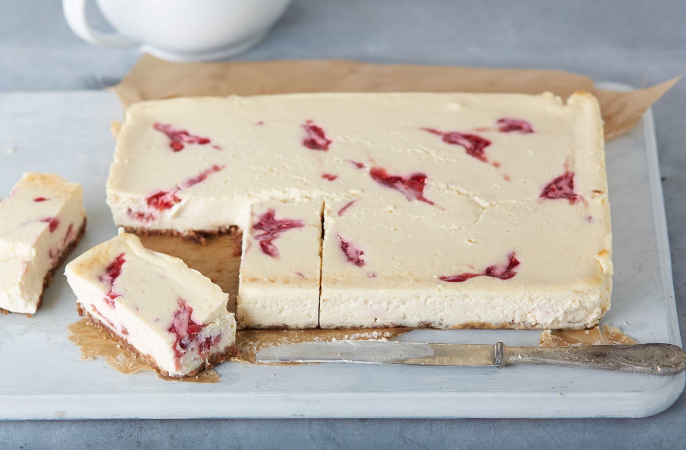 Chocolate and raspberry cheesecake bars
