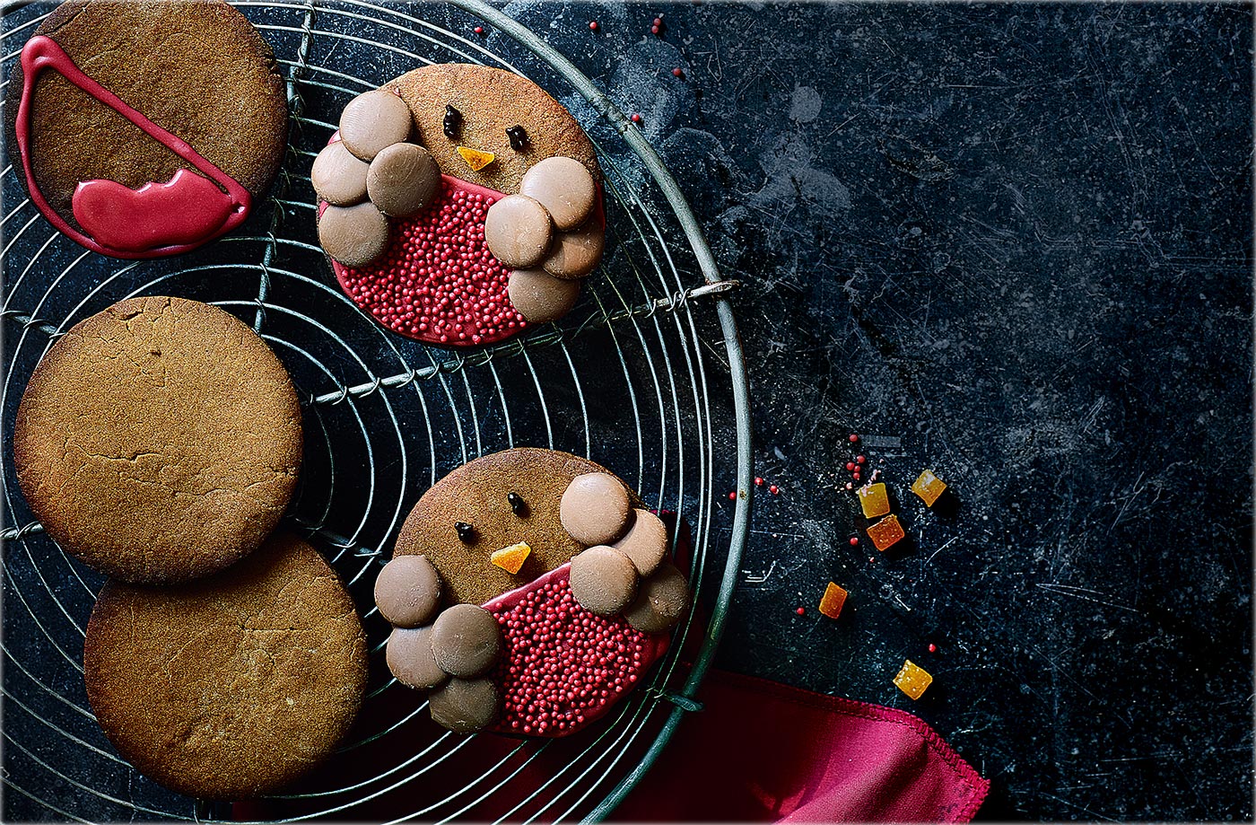 Robin gingerbread biscuits