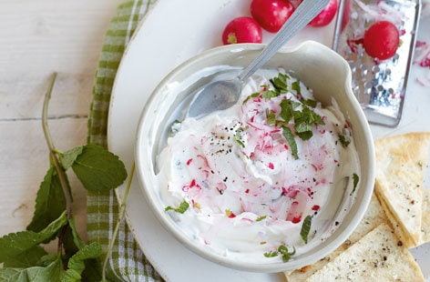 Image of "Radish tzatziki dip with crisp flatbreads "